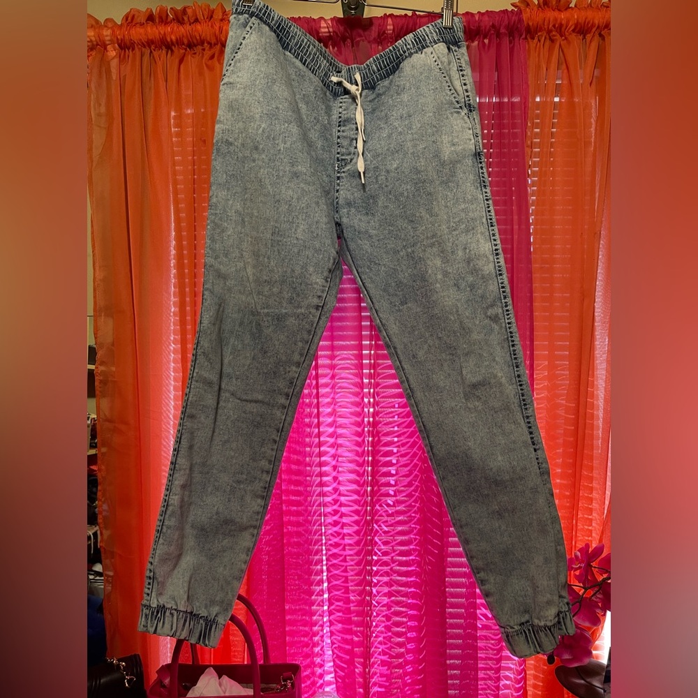 2XL blue acid wash joggers, white drawstring waist.